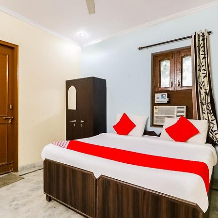 Hotel O Maurya Residency Гургаон Екстериор снимка