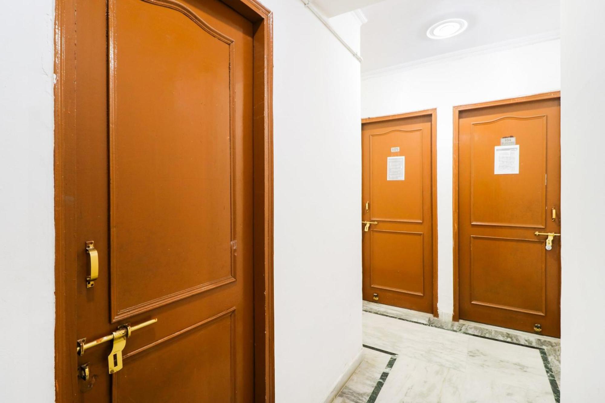 Hotel O Maurya Residency Гургаон Екстериор снимка