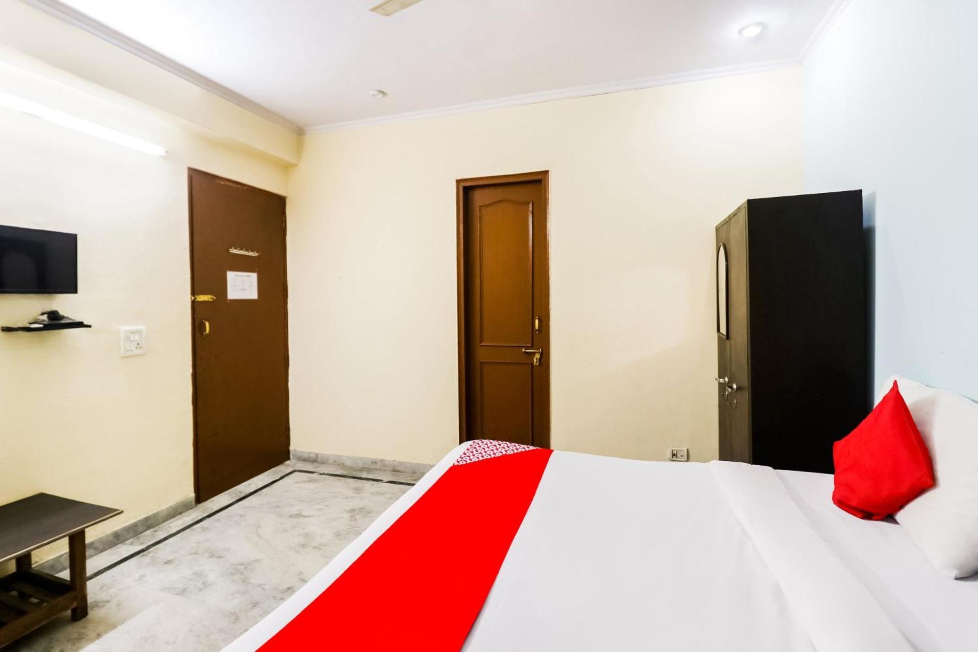 Hotel O Maurya Residency Гургаон Екстериор снимка