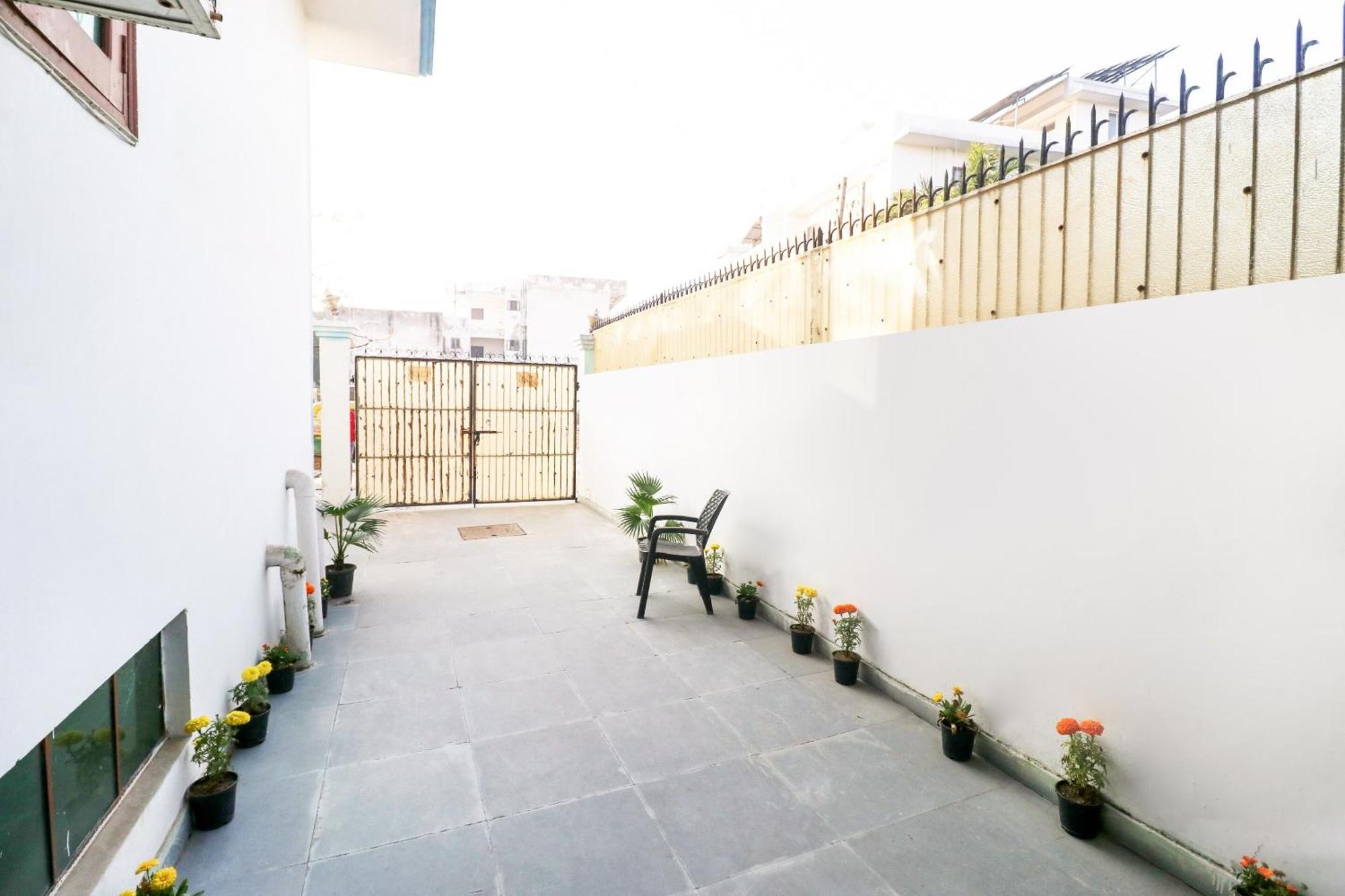 Hotel O Maurya Residency Гургаон Екстериор снимка